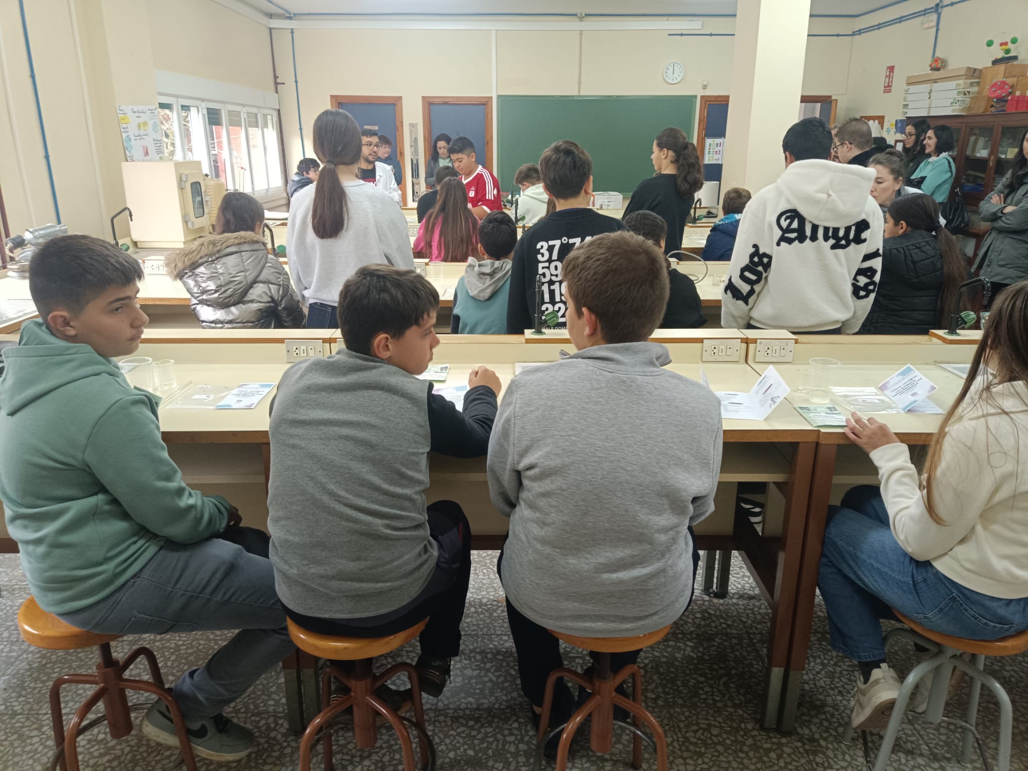 VISITA  ALUMNOS 6º PRIMARIA AL INSTITUTO